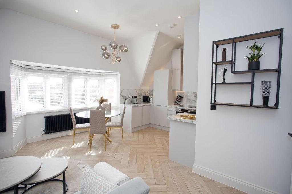 Ultra Stylish Apt Set In An Affluent Location Poole Ngoại thất bức ảnh