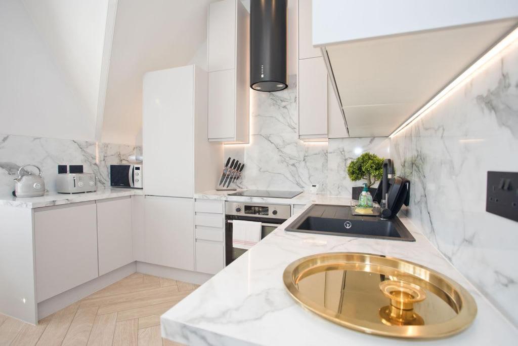Ultra Stylish Apt Set In An Affluent Location Poole Ngoại thất bức ảnh