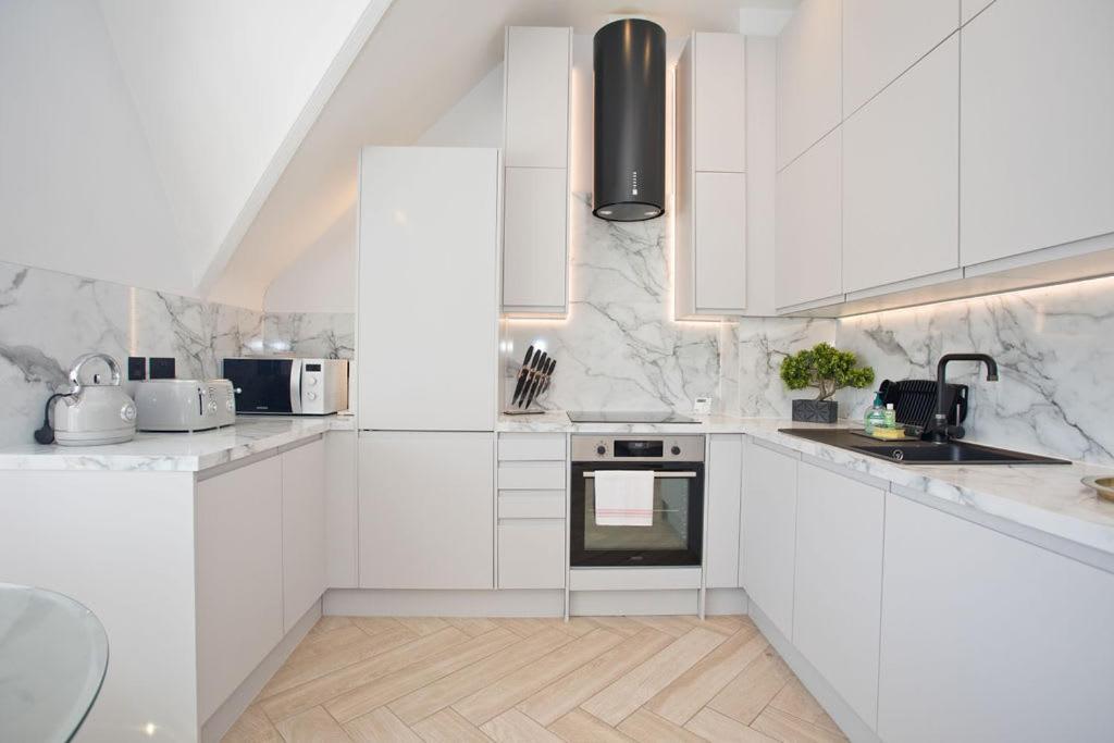 Ultra Stylish Apt Set In An Affluent Location Poole Ngoại thất bức ảnh